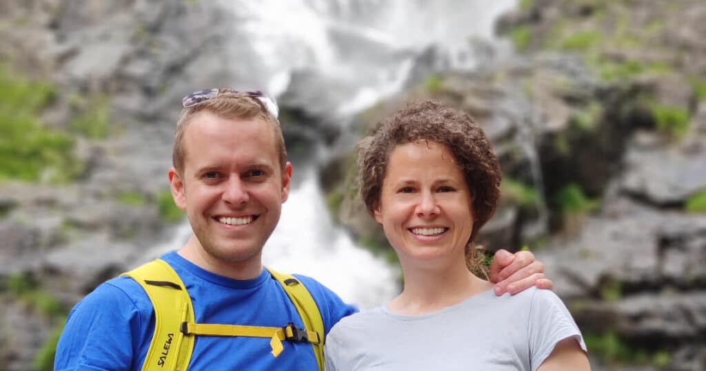 Samuel und Anja vor den Todtnauer Wasserfällen