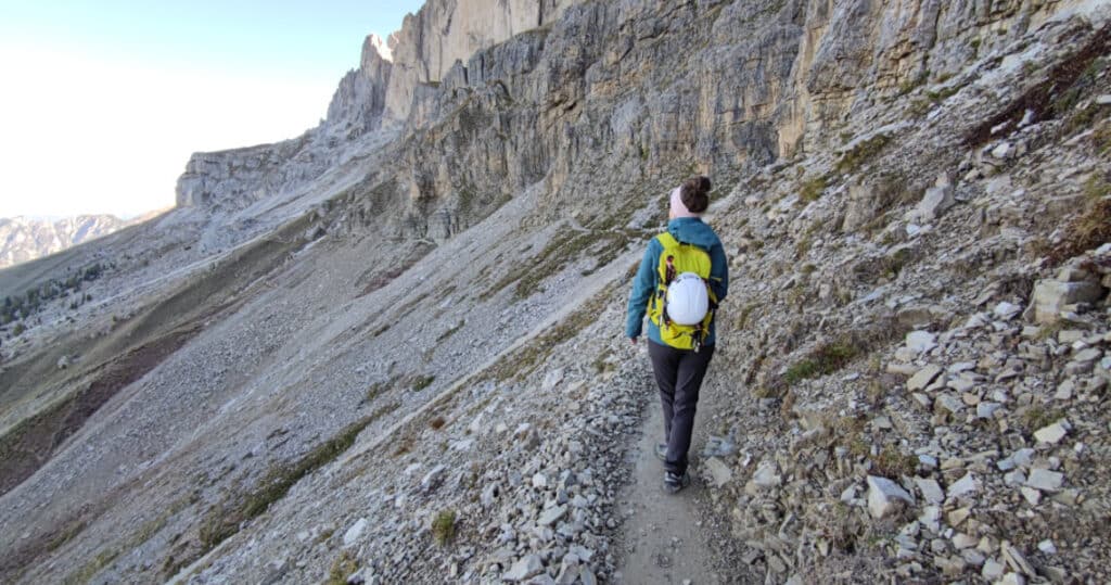 Wanderpfad über Schotterfelder an der Rotwand vorbei