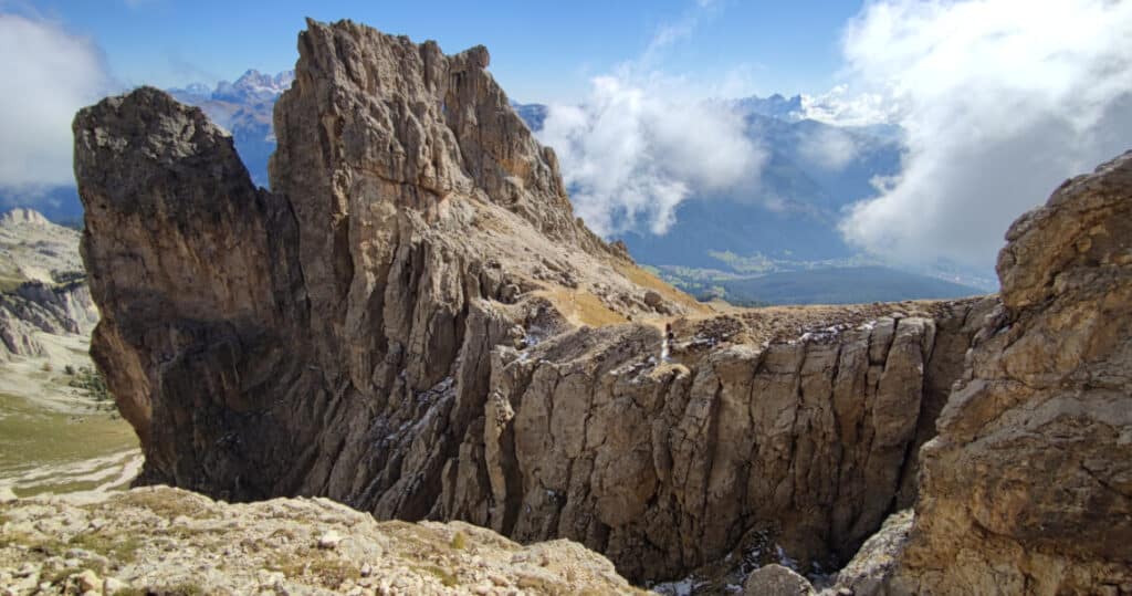 Ein Steig führt dich bis auf den Boden der Schlucht zwischen Rotwand und Masarékamm