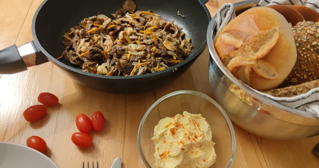 Einfach - aber superlecker: Trompetenpfifferlinge mit Zwiebeln und Knoblauch