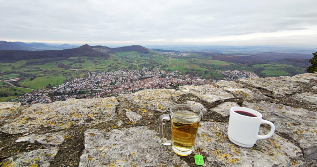 Der Blick von der Burg Hohenneuffen ist ein Abstecher wert.