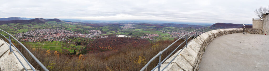 Panoramablick von der Burgruine Hohenneuffen